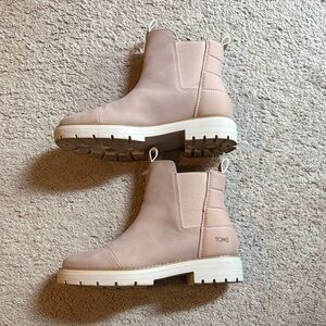 TOMS Women's 7.5 Beige Ankle Booties
